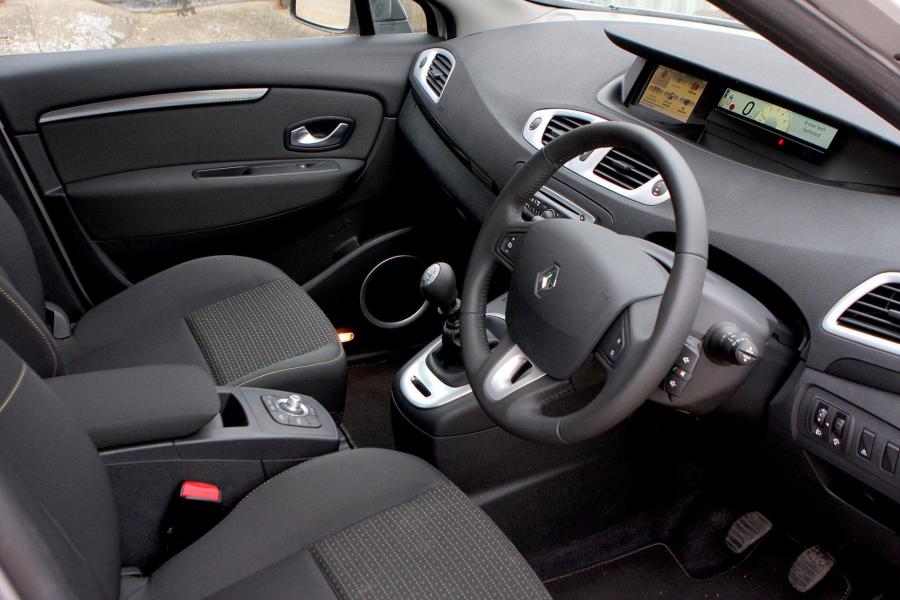 Интерьер Renault Scenic 2009 года  (UK) (фото 22 из 37)